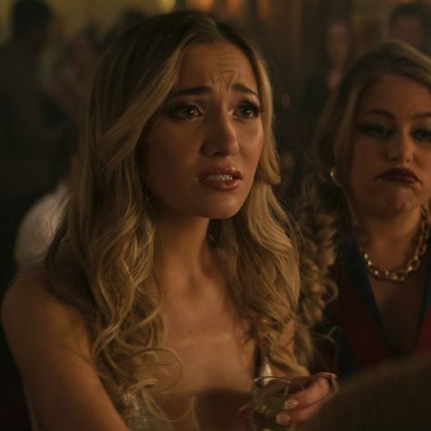 tilly keeper as lady phoebe in you, season 4: part 1 You Season 4 Phoebe, Phoebe You Season 4, Tilly Keeper You, Lady Phoebe You, You Season 4, Lady Phoebe, Tilly Keeper, How To Have Style, James Potter