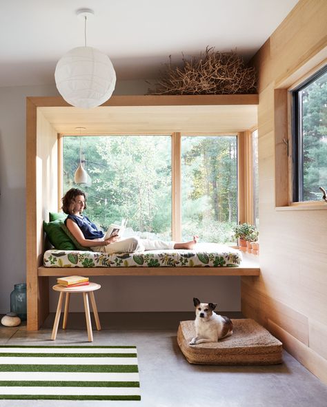 Just Wait Until You See This Modern New York Renovation | The homeowner kicks back on the mudroom's glassed­-in window seat, which is cushioned with a twin­ size mattress (covered in a repurposed IKEA curtain) and pinch­-hits as an extra bunk for over­ night guests. "You feel like you're floating in a bubble in the garden," Butscher says. The stool is also from IKEA, and the dog bed is from CB2.  #homedecor #homerenovation #hometours #marthastewart Geek Home Decor, Window Seat Design, Ikea Curtains, Interiors Inspiration, Red Hook, Just Wait, Holiday House, घर की सजावट, Living Magazine