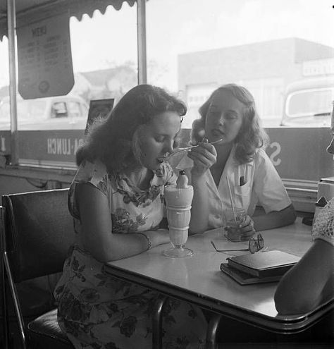 40s Aesthetic, 1940s Aesthetic, 1950s Aesthetic, Diner Aesthetic, 50s Aesthetic, Americana Aesthetic, Vintage Diner, Vintage Americana, Vintage Life