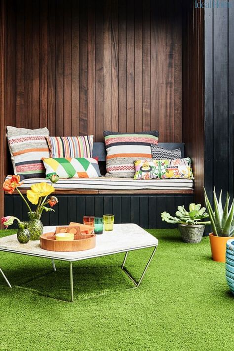 Should I replace my lawn with artificial grass? Join the Ideal Home Room Clinic debate. There’s no denying that artificial grass can take a lot of the hassle out of gardening. With no lawn to mow, you’re suddenly freed up to enjoy your outdoor space. But is faking it a good idea? #debate #lawndebate #artificiallawn #bestartificiallawns #fakegrass #replacingyourlawntips #tipsonbuyingartificialgrass #artificialgrass Garden Ideas To Make, Small Patio Furniture, Grass Carpet, Faux Grass, Grass Decor, Patio Garden Design, Wall Backdrops, Green Interiors, Lawn Decor