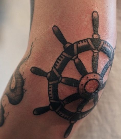 Ship wheel tattoo old school Helm Tattoo, Traditional Nautical Tattoo, Ship Wheel Tattoo, Old School Tattoo Sleeve, Ship Tattoos, Nautical Tattoo Sleeve, Wheel Tattoo, Tato Naga, Sailor Tattoos