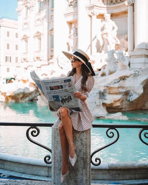 Girl Born Travel (GBT) on Instagram: “In Rome everything is different 😍 💫 @valerie.lungu #girlborntravel 📍Rome #rome #rome🇮🇹 #romecity #trevifountain #trevi #fontanaditrevi…” Rome Italy Outfits, Rome Italy Photography, Italy Vacation Itinerary, Rome Pictures, Everything Is Different, Rome Outfits, 3 Days In Rome, Rome Streets, Rome Photography