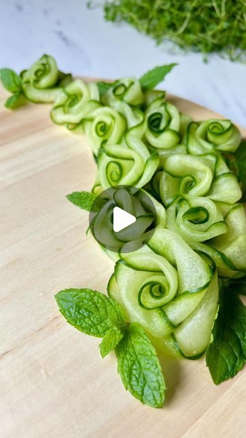 Rio Homhuan on Instagram: "How to make Cucumber Roses 🥒 Save this to make your own 🌹 and share with friends 💚 LINK in my bio to shop the peeler Wishing you a happy and peaceful day 🤍   Follow @inspo_by_rio_ for more 💕  #tutorial #fooddecoration #foodstyling #foodart #handwork #foodinspo #veggie #videocreator" Vegetable Garnishes, Mini Food Appetizers, Fruit Buffet, Breakfast Catering, Fruit Carvings, Deco Fruit, Veggie Art, Fruit Designs, Peaceful Day