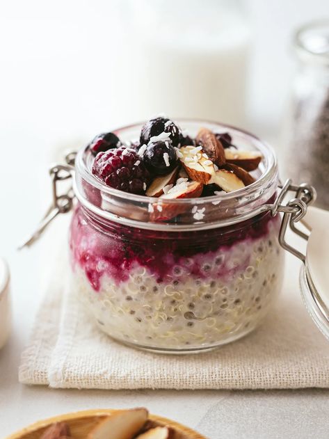 Creamy Overnight Quinoa Pudding (Healthy Breakfast Fix!) | Foodaciously Overnight Quinoa Breakfast, Overnight Quinoa, Quinoa Pudding, Pudding Breakfast, Pudding Healthy, Chia Pudding Recipes Healthy, Breakfast Overnight, Overnight Chia Pudding, Breakfast Pudding