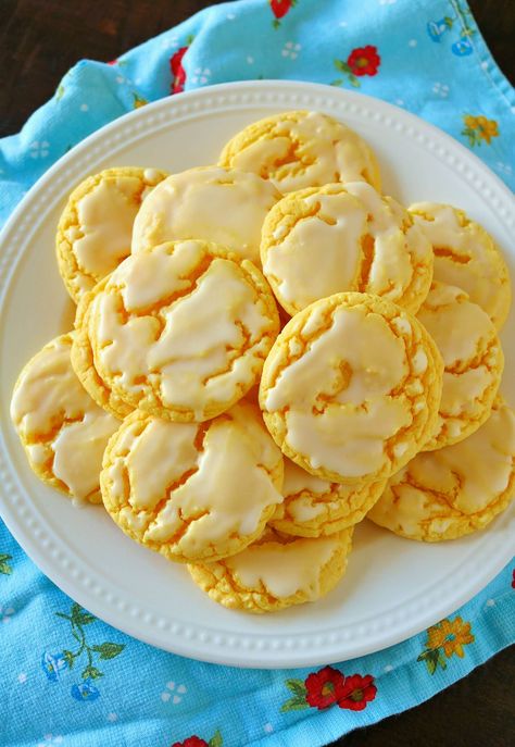 Easy Glazed Lemon Cake Mix Cookies are soft, chewy, and bursting with a delicious fresh lemon flavor. Made with just 5 ingredients! Easy Cake Mix Desserts, Work Desserts, Lemon Cake Cookies, Lemon Glaze Cake, Lemon Cake Mix Cookies, Box Lemon Cake, Lemon Cake Easy, Box Cookies, Cake Batter Cookies