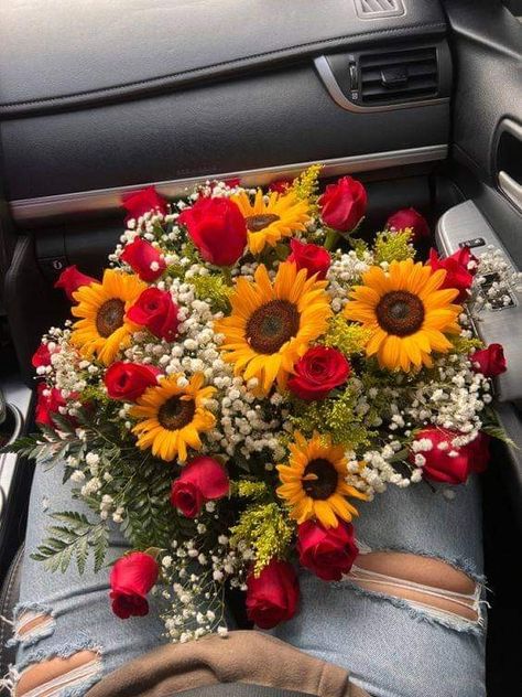 Roses And Sunflowers, Sunflowers And Roses, Luxury Flower Bouquets, Prettiest Bouquet, Boquette Flowers, Bouquet Of Roses, I Graduated, Sunflower Bouquets, Nothing But Flowers