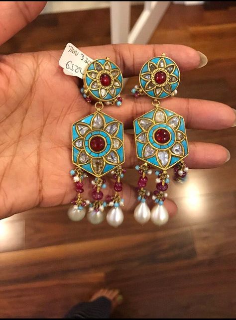 Turquoise Jewelry Indian, Ruby Earrings Gold, Ruby Necklace Set, Punjabi Jewellery, Antique Turquoise Jewelry, Gold Ruby Necklace, Desi Jewelry, Polki Sets, Ear Tops