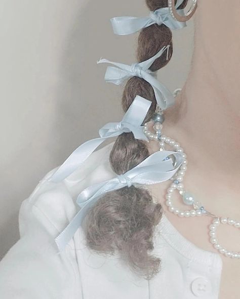 Coquette dollete aesthetic blue bow hairstyle soft aesthetic Coquette Dollete Aesthetic, Braids Festival, Coquette Hair, Blue Coquette, Hairstyle Cute, Bubble Braids, Bow Hairstyle, Hair Ribbons, Soft Aesthetic