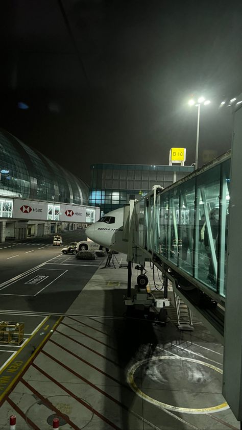 airport Airplane At Night Aesthetic, Airport At Night Aesthetic, Airport At Night, At Night Aesthetic, Airplane Aesthetic, Airport Vibes, Toronto Airport, Kartu Remi, Airport Aesthetic