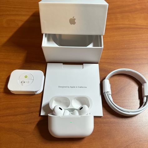 Apple Airpods Pro 2 - 2nd Generation With Magsafe Wireless Charging Case - White Earphones Aesthetic, Airpods Aesthetic, Headphone Aesthetic, Aesthetic Airpods, Airpods Headphones, Headphones Apple, Bose Quietcomfort, Apple Headphone, Sony Headphones