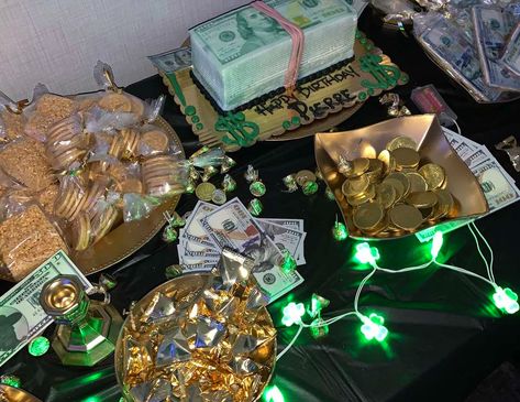 Money Theme Birthday Party Ideas, Cash Money Birthday Party Theme, Money Theme Party Ideas For Men, Money Party Theme Decoration, Money Themed Birthday Party, Money Theme Party Ideas, Money Themed Party, Money Party, Mafia Party