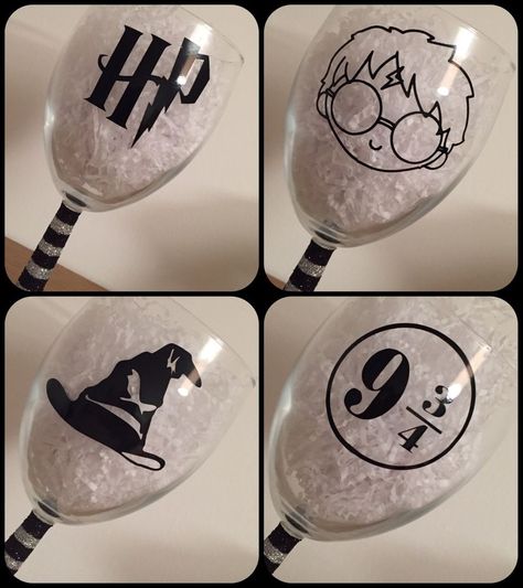 Harry Potter Wine Glass, Wedding Gifts Groomsmen, Wine Glass Glitter, Harry Potter Christmas Decorations, Cumpleaños Harry Potter, Harry Potter Wedding Theme, Wine Stickers, Diy Wine Glasses, Festa Harry Potter