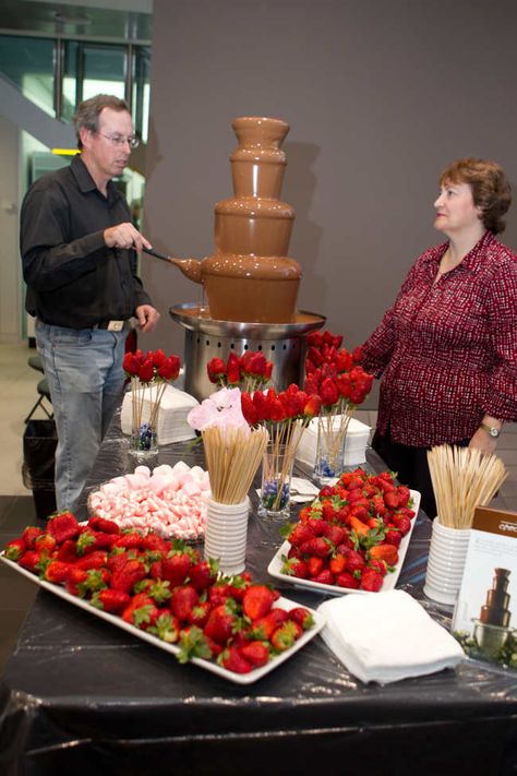 Chocolate Fountain Bar, Dessert Shooters Recipes, Shooter Recipes, Appetizer Display, Cook Pictures, Fruit Appetizers, Chocolate Fountain, Adventure Seeker, Fruit Bar