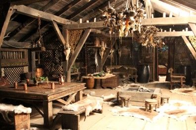 Michael Hirst: VIKINGS - Set Decorators Society of America Viking House Interiors, Casa Viking, Viking Hall, Viking Home Decor, Viking Party, Viking Aesthetic, Viking House, Viking Decor, Gravity Home