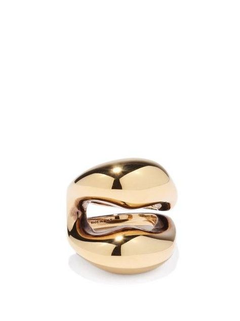 The 19 Best Chunky Gold Rings to Add to Your Collection | Who What Wear UK Chunky Gold Rings, Popular Jewelry Trends, Jewellery Trends, Fancy Necklace, Pearl And Diamond Ring, Heavy Chain, Jewelry Words, Chunky Rings, Popular Jewelry