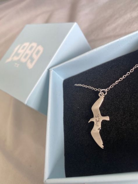 Taylor Swift 1989 Necklace, T.s 1989, 1989 Merch Taylor Swift, Taylor 1989 Aesthetic, Taylor Swift Jewelry Merch, Taylor Merch Aesthetic, 1989 Taylors Version Aesthetic, 1989 Aesthetic Outfits, 1989 Accessories