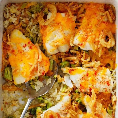 Fish Casserole Fish Casserole Recipes, Shrimp And Rice Casserole, Fish And Rice, Fish Casserole, Kung Pao Chicken Recipe, Seared Chicken Breast, Leafy Salad, Rice Casserole Recipes, Potato Dinner