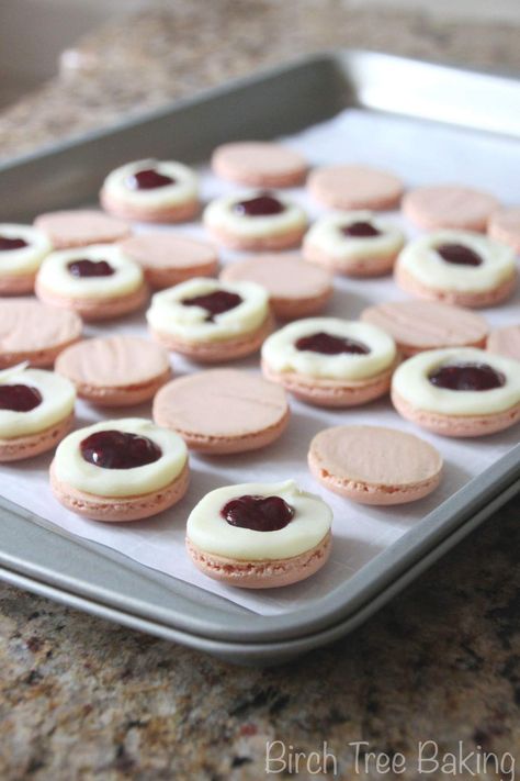 Chocolate Raspberry Macarons, Raspberry Macaroons, Raspberry Macarons, Mini Macaron, Macaron Cookies, Curd Recipe, Macaroon Recipes, White Chocolate Ganache, Raspberry Filling