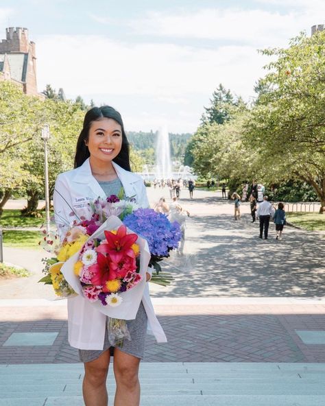 Medical School White Coat Ceremony, White Coat Party Ideas, White Coat Ceremony Aesthetic, White Coat Ceremony Pictures, White Coat Ceremony Outfit Dresses, White Coat Ceremony Outfit Medical, White Coat Ceremony Dress, White Coat Ceremony Outfit, Graduation Flowers Bouquet