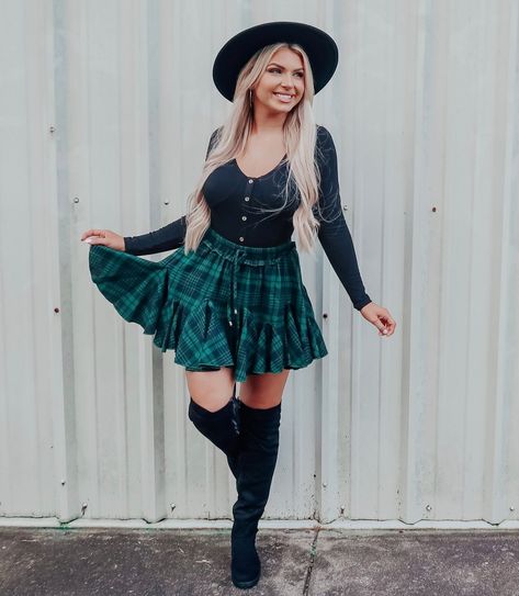 516 Likes, 21 Comments - Hope's (@shophopes) on Instagram: “Who says plaid can't be girly? 😉 New arrivals are going online in just THREE hours! Set your alarms…” Green Plaid Skirt Outfit, Be Girly, Skater Skirt Outfit, Witchy Outfits, Blush Skirt, Green Plaid Skirt, Plaid Skirt Outfit, Skirt With Shorts, Know It All