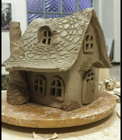 Air Dry Clay Cottage, Clay Tree House, Small Clay Houses, Ceramic Architecture Model, Clay Cottage House, Ceramic Hobbit House, Slab House Ceramics, Clay House Sculpture, Ceramic Fairy Houses Handmade