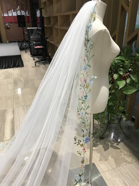 Simple Wedding Viel, Long Veil With Flowers, Nontraditional Veils, Fairytale Wedding Veil, Wild Flower Veil, Blue Flower Veil, Wedding Dresses Veil, Wedding Veil Ideas, Colorful Veil