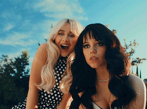 Jenna Ortega Taste Video, Sabrina Carpenter And Jenna Ortega Taste, Music Gif Aesthetic, Jenna And Sabrina, Jenna Ortega Sabrina Carpenter, Sabrina Carpenter Music Videos, Sabrina And Jenna, Jenna Ortega And Sabrina Carpenter, Sabrina Carpenter And Jenna Ortega