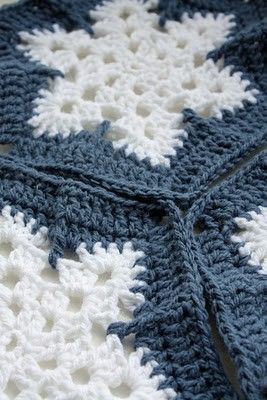 Motifs Afghans, Snowflake Blanket, Virkning Diagram, Motifs Granny Square, Crocheted Afghans, Crochet Snowflake, Snowflake Patterns, Blanket Afghan, Confection Au Crochet