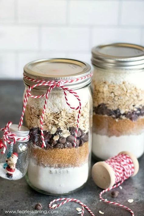 Cookie Mix In A Jar Recipe, Mason Jar Cookie Recipes, Cookie Mix Jar, Cookie Mix In A Jar, Mason Jar Cookies Mix, Gluten Free Cookies Easy, Cookie Jar Gifts, Cowboy Cookie Recipe, Magic Decor