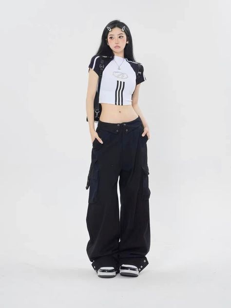 Dance Practice Outfits Shifting, Kpop Dance Outfits Practice, Street Dance Outfit, Dance Practice Outfits, Fashion In 2023, Outfit Ideas Summer Casual, Ropa Hip Hop, Clothing Korean, Dance Outfits Practice