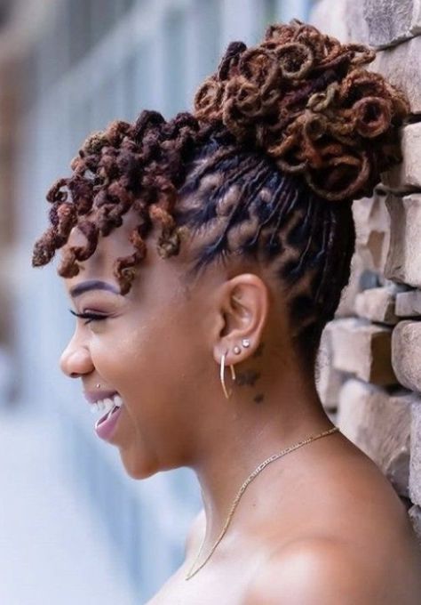 Artificial Dreads Styles, Loc Fishtail Styles, Neck Length Loc Styles, Artificial Dreadlocks Hairstyles, Dredlocs Style Woman, Dreadlocks Hairstyles For Ladies, Artificial Dreadlocks, Color Dreads, Dreadlock Wedding Hairstyles