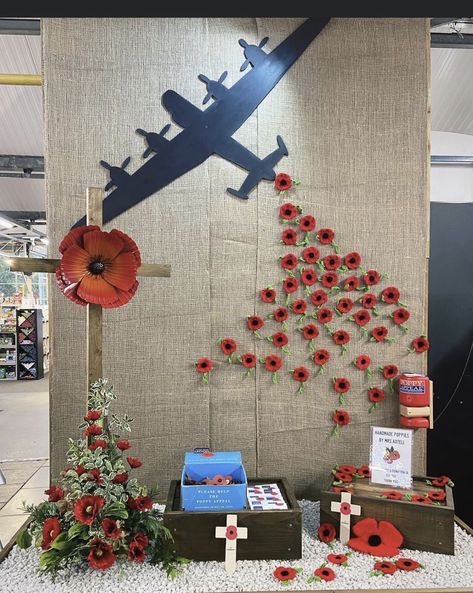 Remembrance Window Display, Poppy Window Display Ideas, Poppy Display Ideas School, Remembrance Day Decorating Ideas, Poppy Display School, Remembrance Display School, Remembrance Day Window Art, Remembrance Day Display Ideas, Remembrance Day Library Displays