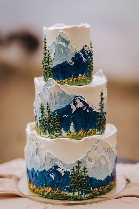 Cake For People Who Don’t Like Cake, Wedding Cake Designs Modern, Outdoor Theme Wedding Cake, Cake For Nature Lover, Camping Cake Ideas Simple, Yellowstone Theme Wedding, Mountains Wedding Cake, 2024 Cakes Design, Nature Inspired Wedding Cakes