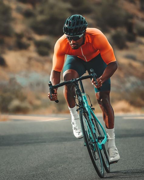 Cyclist Photoshoot, Bike Riding Photography, Bicycle Photoshoot, Cyclist Photography, Mens Cycling Clothes, Biking Aesthetic, Eyewear Photography, Bike Gang, Bicycle Photography