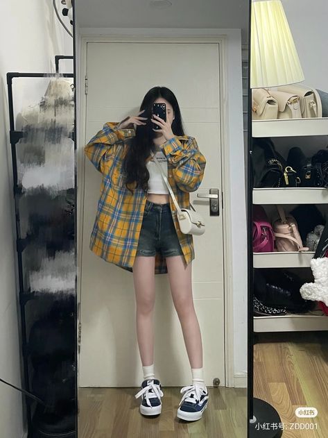 Korean Short Pants Outfit, Pov Outfit, Kawaii Outfit Ideas, Short Skirts Outfits, Short Pants Outfit, Korean Fits, Outfit Korean, 13k Followers, Korea Fashion