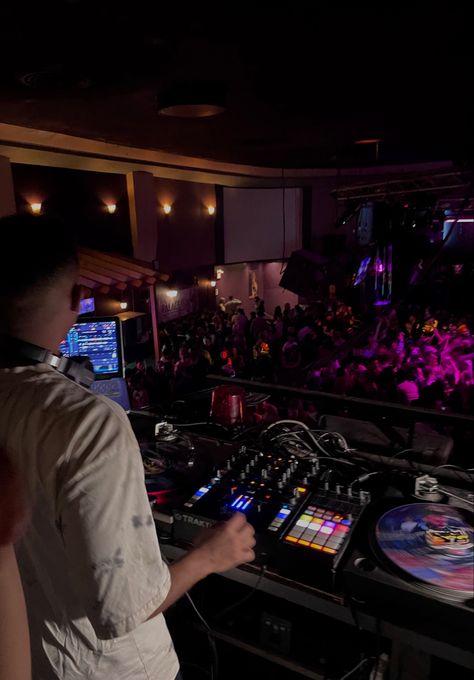 club aesthetic. photo in dj booth above a club. purple lights. people on dance floor. Behind Dj Booth Aesthetic, Dj Booth Aesthetic, Dj Aesthetic Boy, Club Dj Aesthetic, Club Booth, Edc Mexico, Backyard Night, New York Rooftop, College Night