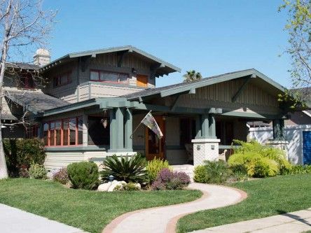 A rambling airplane bungalow in Long Beach is accented with exceptionally long vertical shingles in the gables. Photo courtesy calbungalow.com California Bungalow, Bungalow Homes, Craftsman Exterior, Craftsman Style House, Arts And Crafts House, Craftsman Style Home, Lakefront Homes, Bungalow House Plans, Bungalow Style