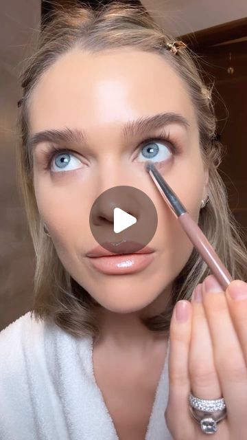 Makeup on Instagram: "Dinner eyes tutorial 😍 @ginemargrethe" Dinner Makeup Look, Dinner Makeup, Eyes Tutorial, Eyeshadow Tips, Eye Tutorial, Eye Makeup Tutorial, Maquillaje De Ojos, Makeup Tutorial, Makeup Looks