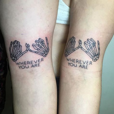 Couples Silhouette Tattoo, Cheesy Best Friend Tattoos, Friend Tattoos Small, Matching Bff Tattoos, Matching Bff, Matching Friend Tattoos, Matching Best Friend Tattoos, Tattoos Infinity, Couple Tattoos Unique