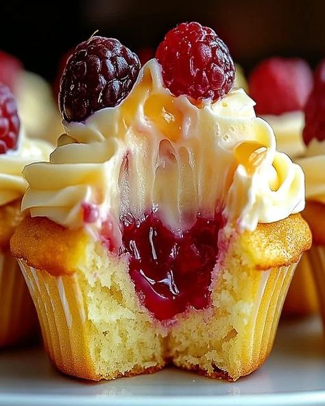 Raspberry Lemon Cupcakes | Tangy & Sweet Recipe Delight Raspberry Lemon Cupcakes, Raspberry Cupcake Recipes, Optimal Recipes, Lemon Heaven, Lemon Raspberry Cupcakes, Raspberry Lemon Cakes, Salad Cake, Raspberry Cupcakes, Fall Cupcakes