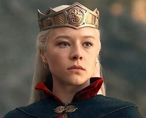 Queen Rhaenyra, Aemond Targaryen, Rhaenyra Targaryen, Fanfiction, A Woman, Books Wattpad, Wattpad, Crown, Queen