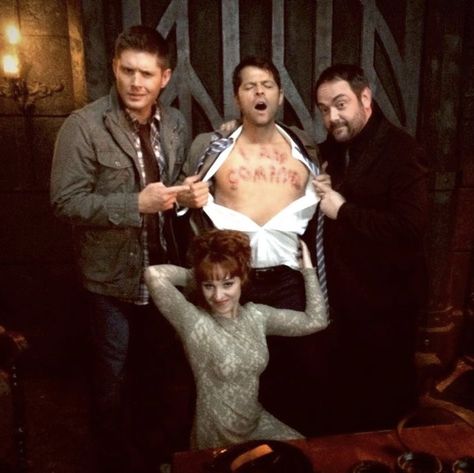 Medici Masters Of Florence, Ruth Connell, Jensen And Misha, Mark Sheppard, Supernatural Pictures, Supernatural Tv Show, Supernatural Destiel, Supernatural Memes, Supernatural Fans