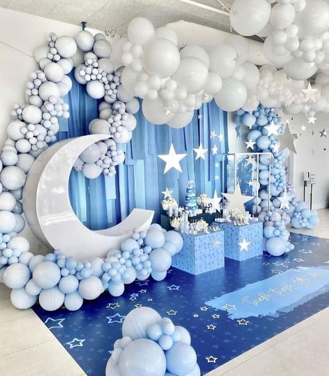 Baby Shower Decoracion, Moon Baby Shower Theme, Theme Bapteme, Twinkle Twinkle Baby Shower, Idee Babyshower, Baby Birthday Decorations, Baby Boy 1st Birthday Party, Simple Birthday Decorations, Baby Shower Deco