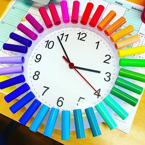 DIY Clock idea for the art room using marker caps.  Color wheel clock!  #ikea #tinyartroom Rainbow Art Classroom Decor, Rainbow Theme Classroom, Rangement Art, Classroom Clock, Classe D'art, Art Classroom Decor, Rainbow Room, Diy Classroom, Rainbow Theme