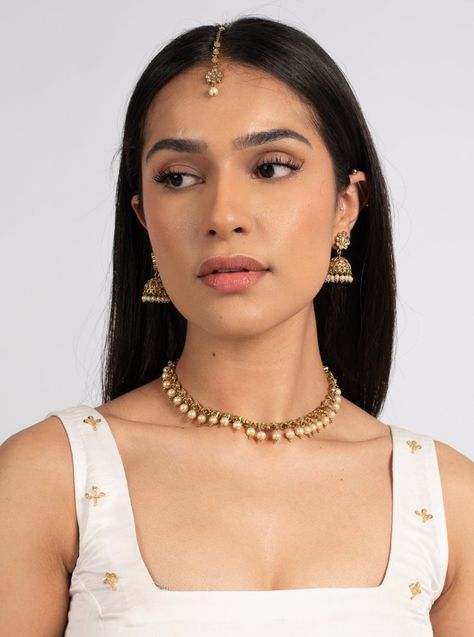 Indian Wedding Guest Jewelry, Engagement Necklace Jewelry, Small Tikka Jewelry, Saree Jewellery Earrings, Dainty Indian Jewelry, Jewellery Set For Saree, Indian Tikka Jewelry, Ethnic Jewelry Indian, Champagne Makeup