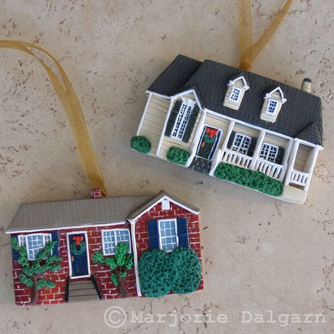 Custom Polymer Clay House Ornament by threemoonbabies, via Flickr Polymer Clay House, Diy Fimo, Clay House, Polymer Clay Ornaments, Clay Houses, Polymer Clay Christmas, Polymer Clay Canes, Clay Ornaments, House Ornaments