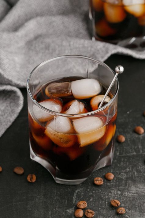 Black Russian Drink, Black Russian Recipe, After Dinner Drinks, Fried Ice Cream, Black Russian, Nutrition Drinks, White Russian, Coffee Cocktails, Russian Recipes