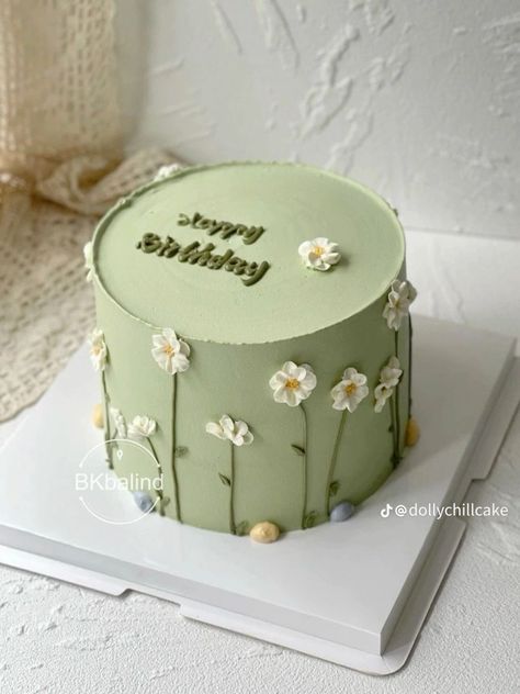 Cute Simple Cake Decorating Ideas, Small Cake Designs Minis, Cute Small Cakes, Easy Flower Cake, Small Cakes Ideas, Simple Cake Decorating, Green Birthday Cakes, Small Birthday Cakes, 25th Birthday Cakes