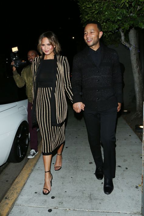 Chrissy Teigen Pregnancy Style, Chrissy Teigen Style, Maternity Looks, Maternity Chic, Pregnancy Style, Couple Dress, Pregnancy Looks, Trendy Maternity, Maternity Style