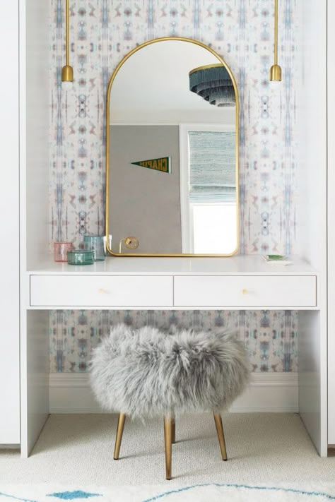 Floating Makeup Vanity Diy, Leaning Vanity, Floating Makeup Vanity, Room Panelling, Modern Teen Bedrooms, Transitional Closet, Fur Stool, Built In Vanity, Cool Teen Bedrooms